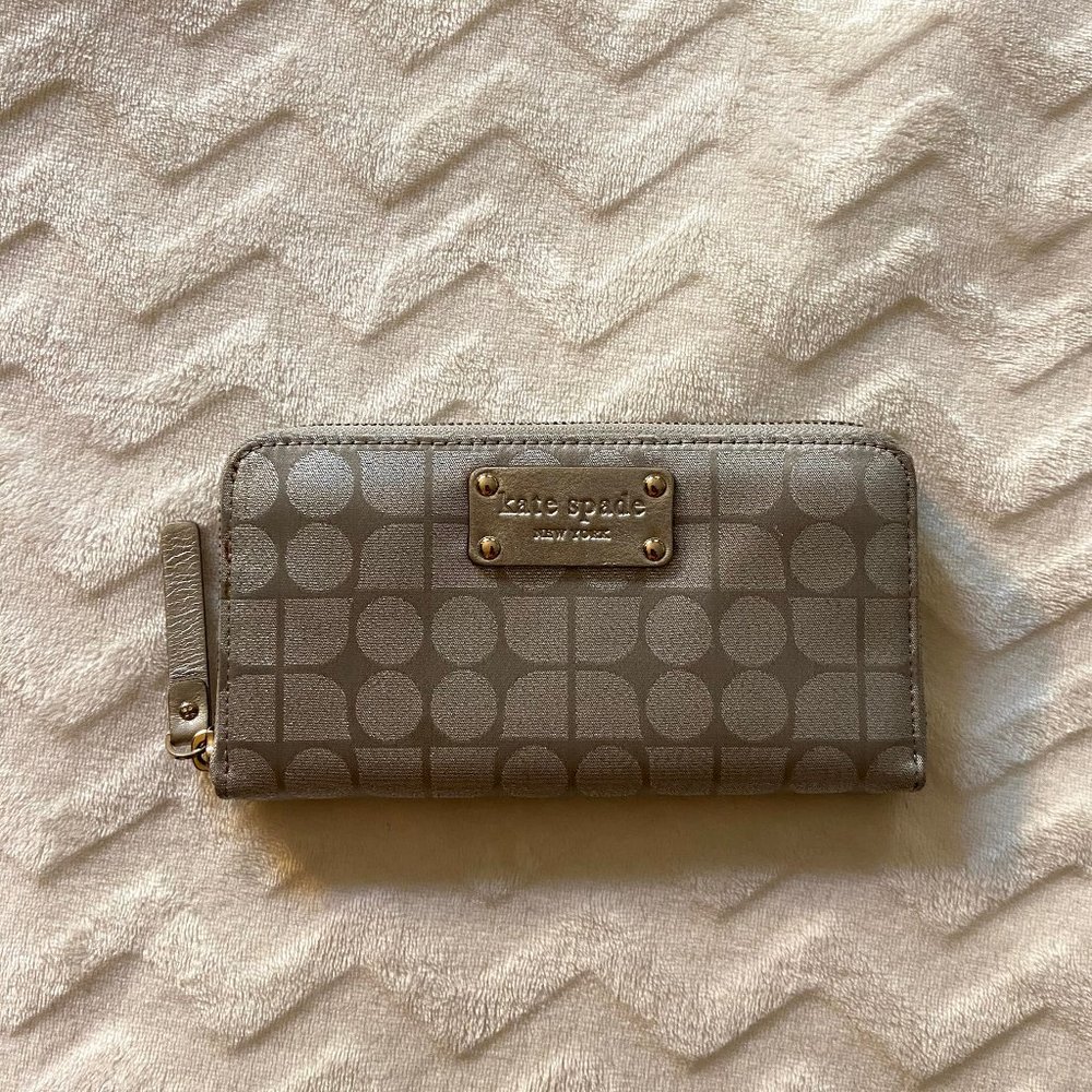 *KATE SPADE* Wallet - Picture 2 of 10